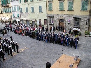 La banda della M.M. intrattiene la popolazione